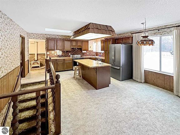 2nd image of 1102 Linda Ln