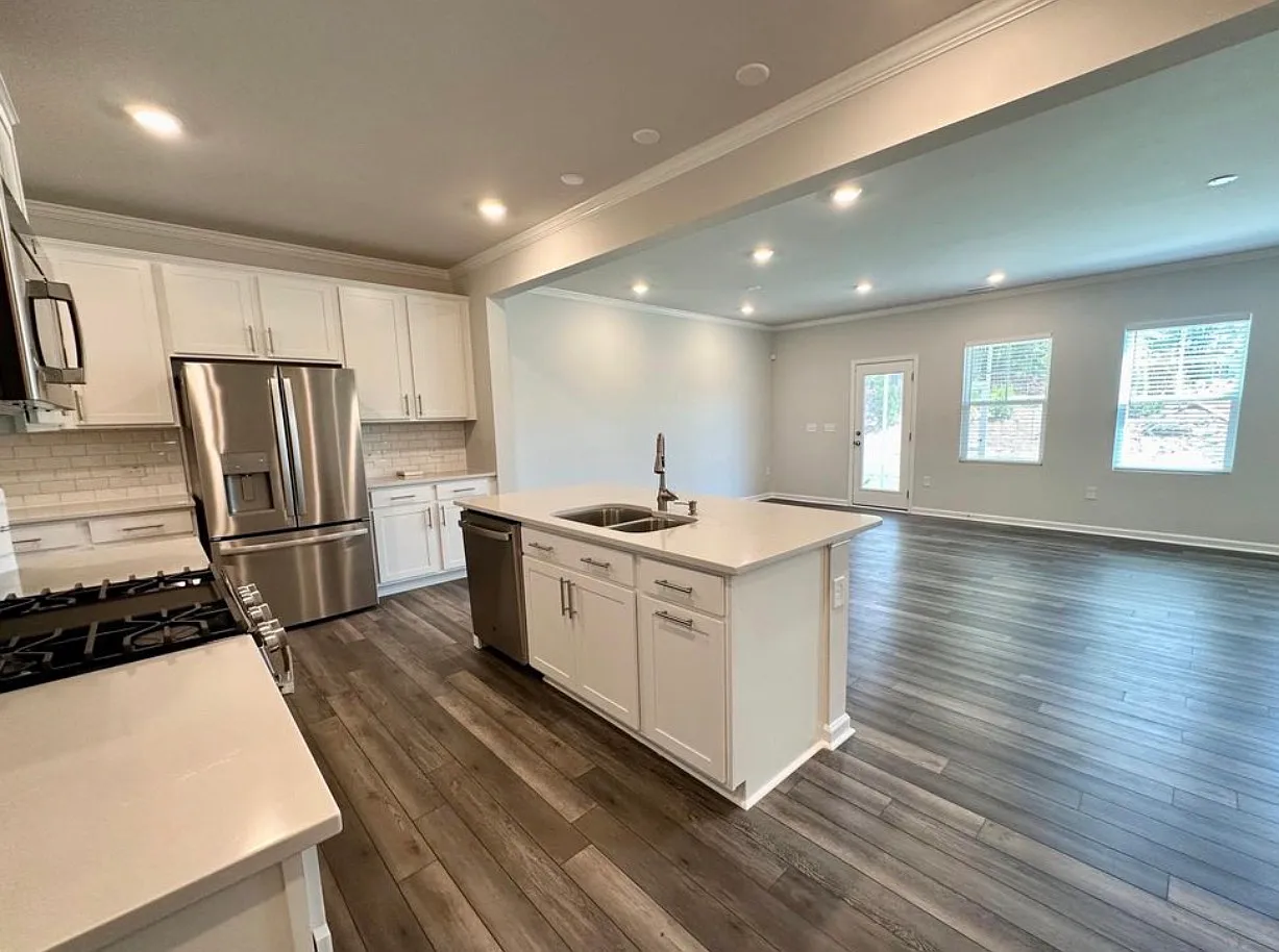 3 bed, 2.5 bath, 1924 sqft, $2,095 — Photo 4