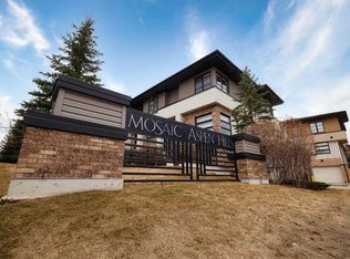 206 E Aspen Hls, Calgary, AB T3H 0H8