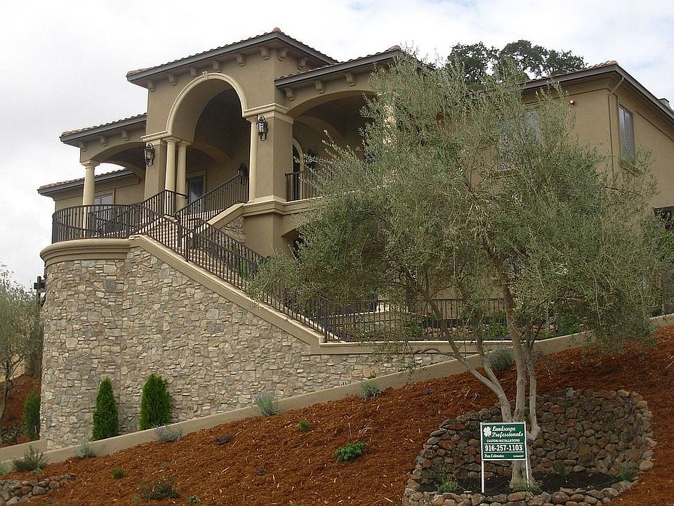 1st image of 2588 Clubhouse Dr W