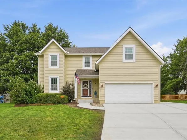 14060 S Blackfoot Ct, Olathe, KS 66062
