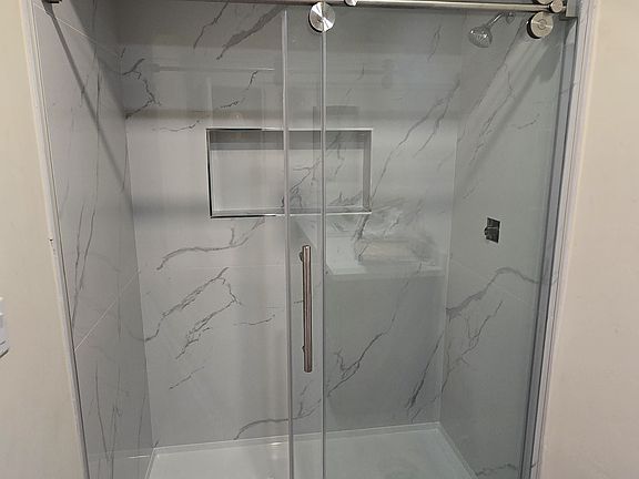 2nd image of 4770 Point Loma Ave APT 201