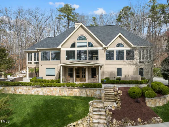 11512 Governors Dr, Chapel Hill, NC 27517