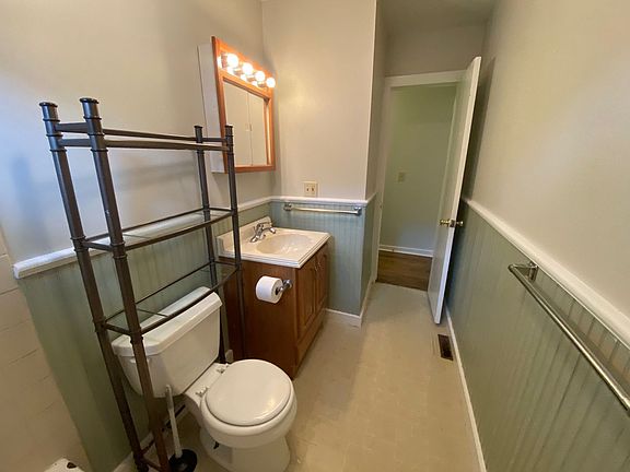 4th image of 11 Lawrence St #0