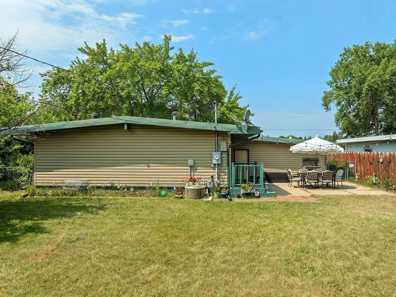 4 bed, 2240 sqft, $1,800 — Photo 2