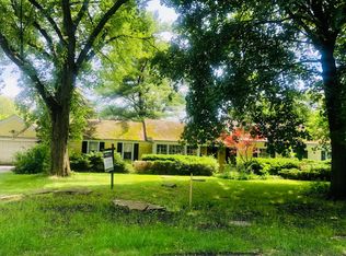 157 Thackeray Ln, Northfield, IL 60093