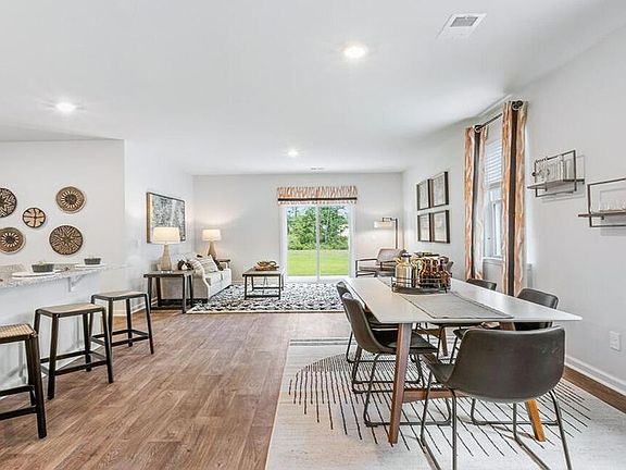 4th image of 2141 Monk Dr