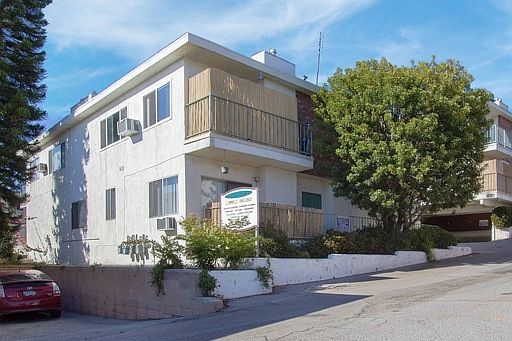 2nd image of 3432-34 Centinela Ave #32-04