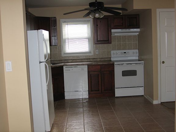 3rd image of 38 3rd Ave #2FL