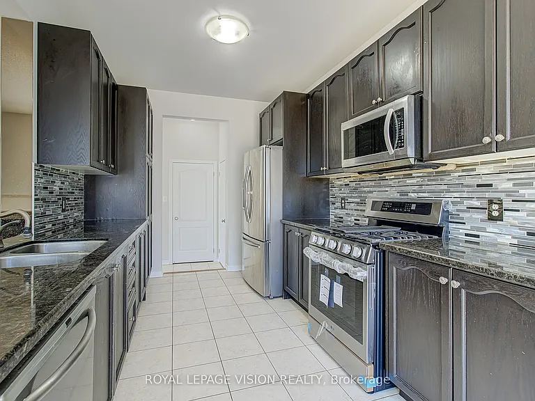 72 Jeanette St — Photo 10