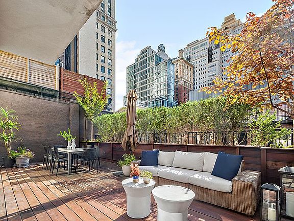 3rd image of 110 Duane St Unit Penthouse 2