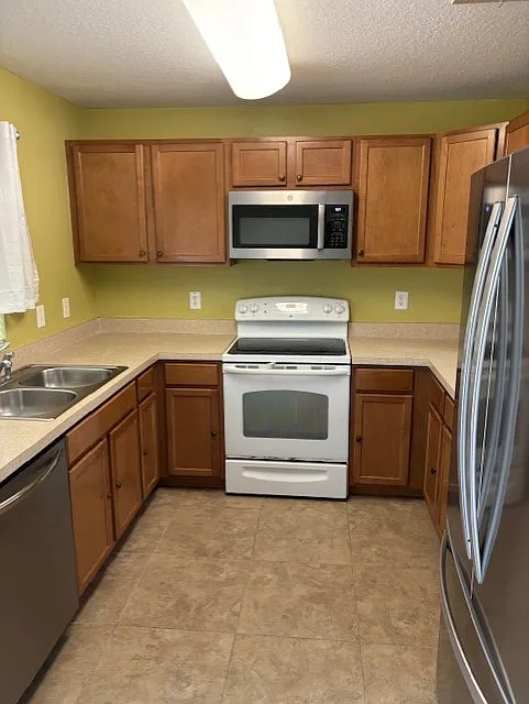 2 bed, 2.5 bath, 1496 sqft, $1,695 — Photo 3