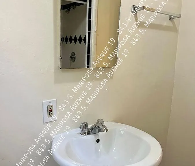 843 S Mariposa Ave #19 — Photo 15