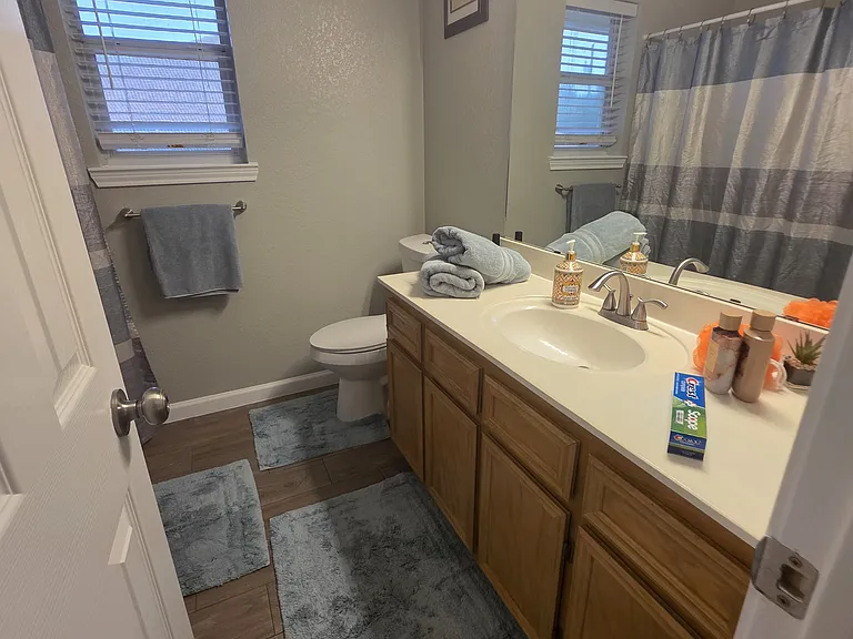 2nd bathroom
