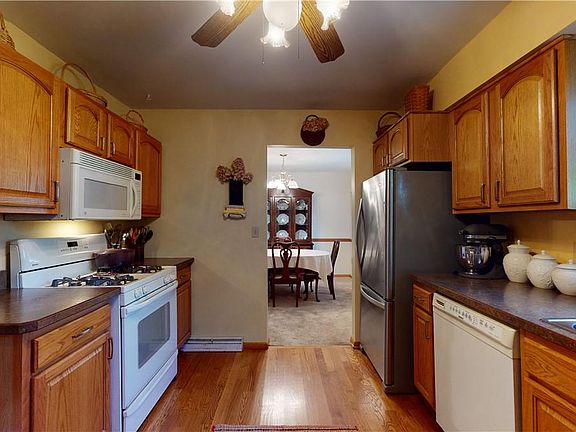 5th image of 132 Wellington St