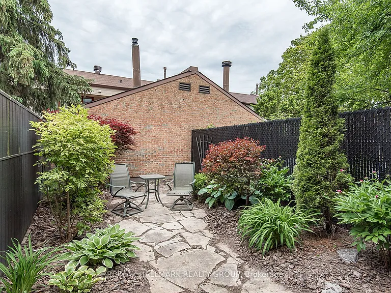 261 Bruyere St — Photo 39