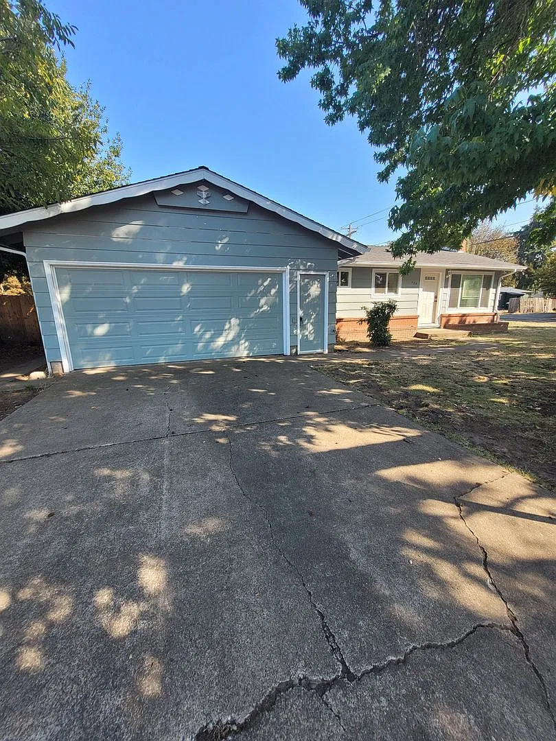 Updated, Single Level Home, 3BD/3BA, corner lot available in the desirable Bethel area — Photo 3