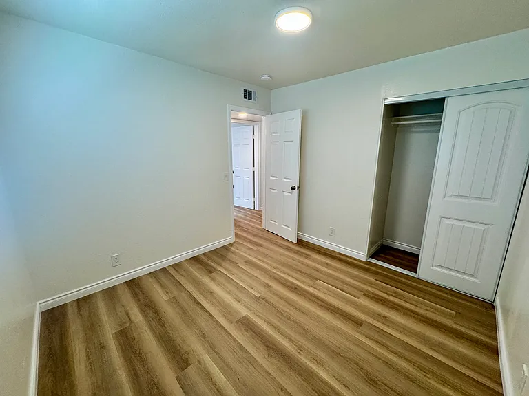 9855 Almeria Ave — Photo 11
