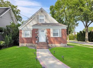 1319 6th Ave, New Hyde Park, NY 11040