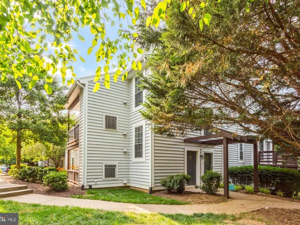 10082 Oakton Terrace Rd, Oakton, VA 22124