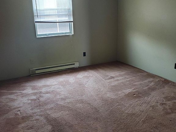 5th image of 605 W College St