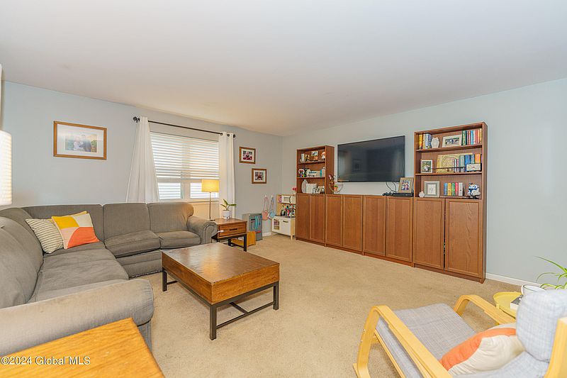 4th image of 4 Weathercrest Drive