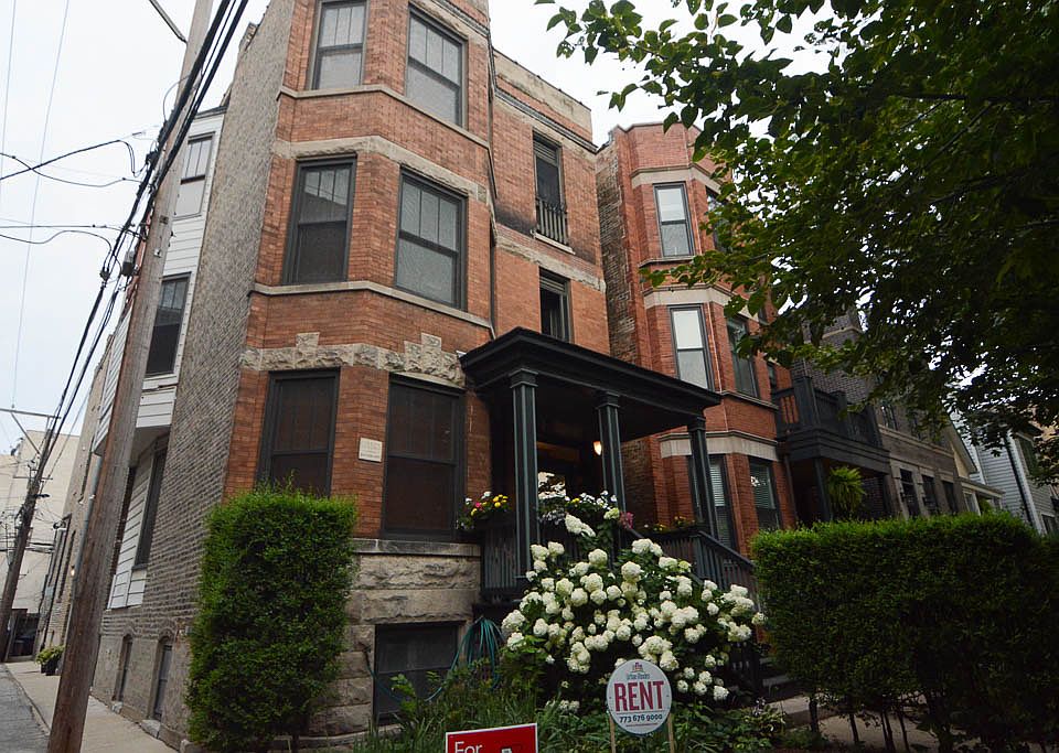 6 unit building on tree lined street in the Southport corridor