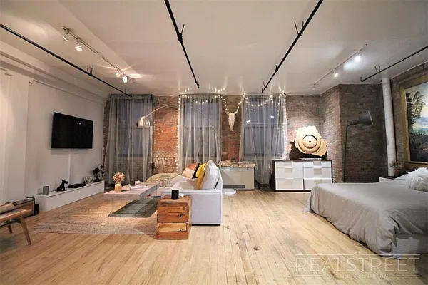 Rented by Real Street Inc | media 3