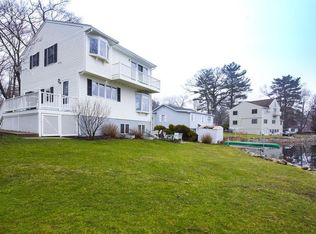 304 Old Pillings Pond Rd, Lynnfield, MA 01940