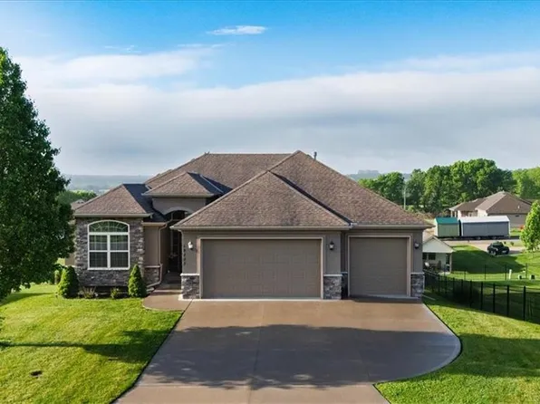 19805 E Castle Dr, Independence, MO 64057