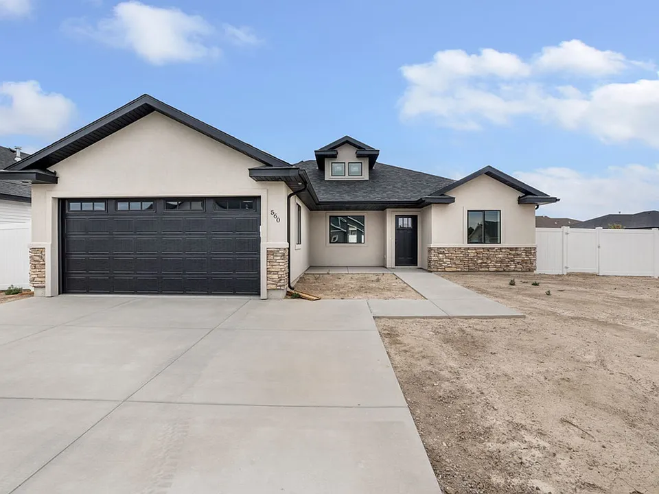 560 Aries Ct