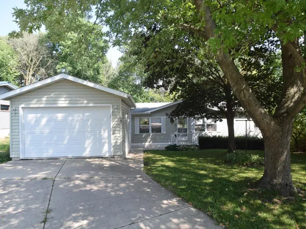 147 Serenity Oaks TERRACE, Watertown, WI 53098