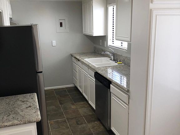 3rd image of 4414 Fulton Ave #4