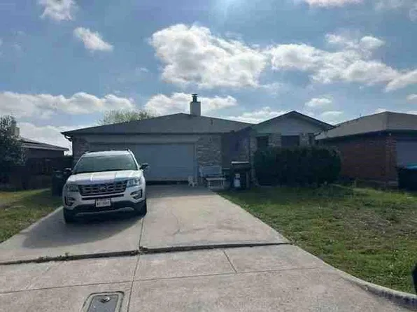8128 Spruce Valley Dr, Fort Worth, TX 76137
