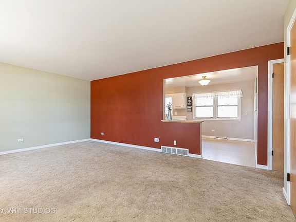 5th image of 825 Balmoral Dr