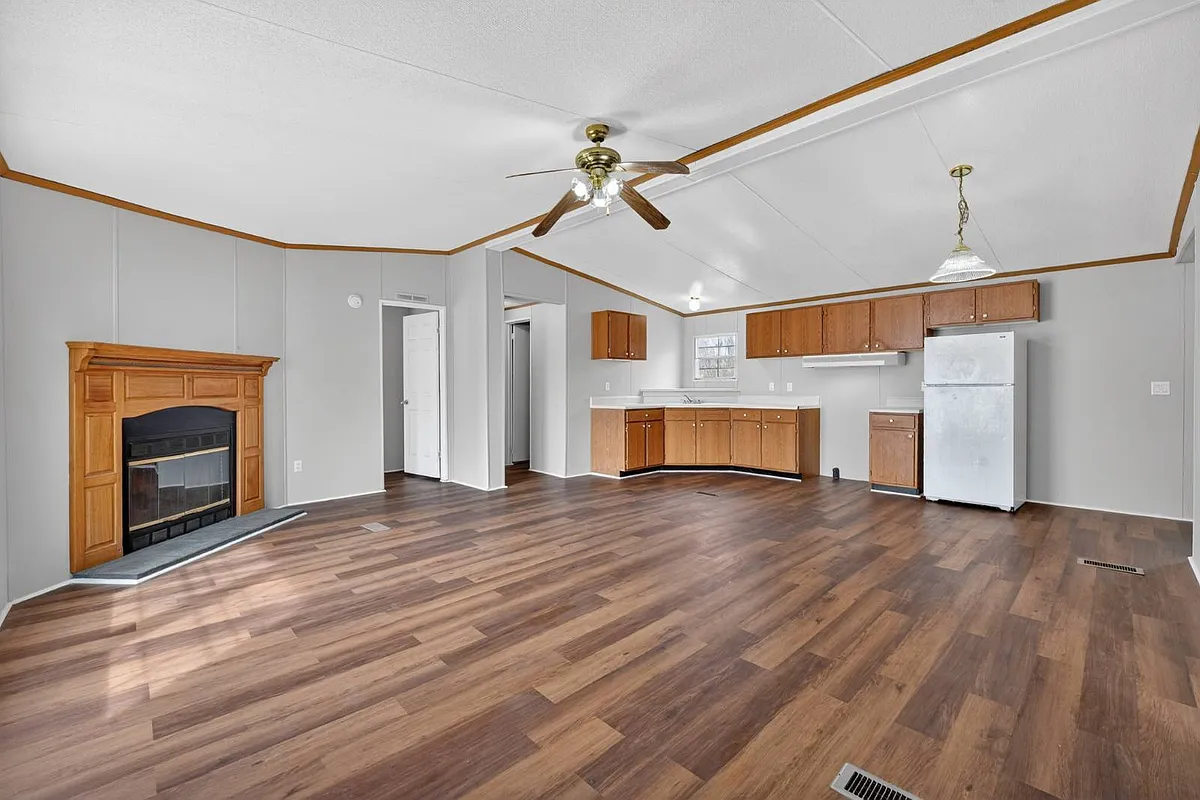 Building Photo - 491 Chapman Rd #27