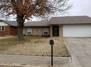 909 Ranchoak Ct, Yukon, OK 73099