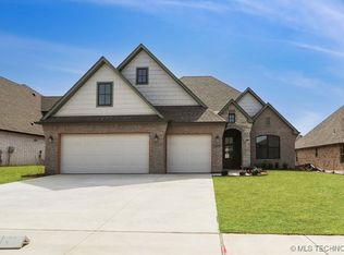 7205 E Oakland St, Broken Arrow, OK 74014