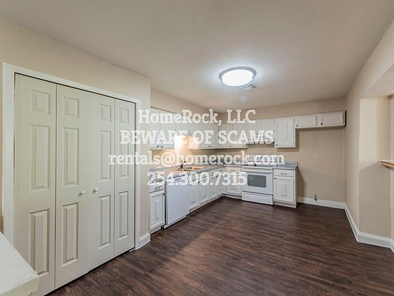 3rd image of 3521 Cliffside Dr