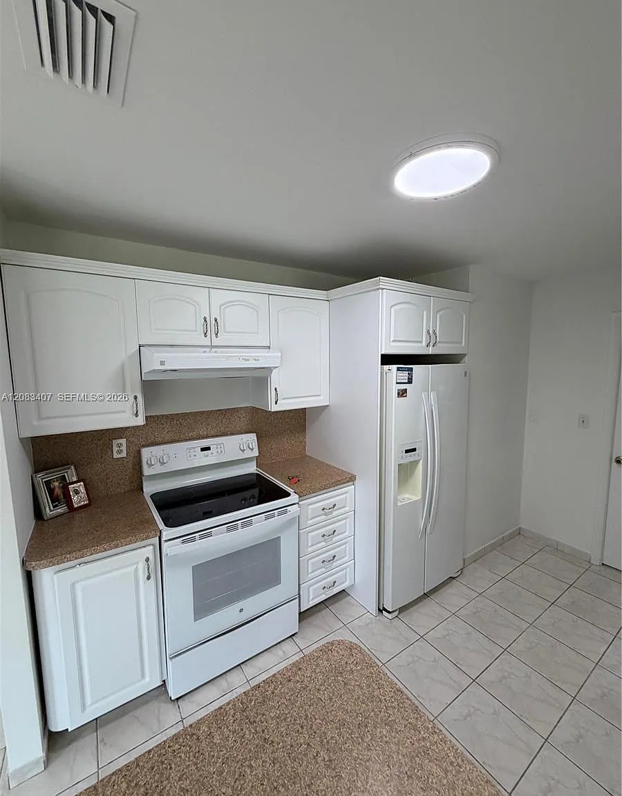 3 bed, 2.0 bath, $4,200 — Photo 4