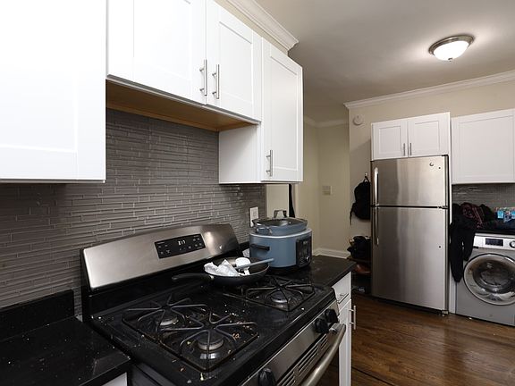 5th image of 3815 N Greenview Ave #E2