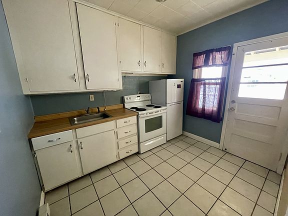 3rd image of 547 Lakeview Ave N #1
