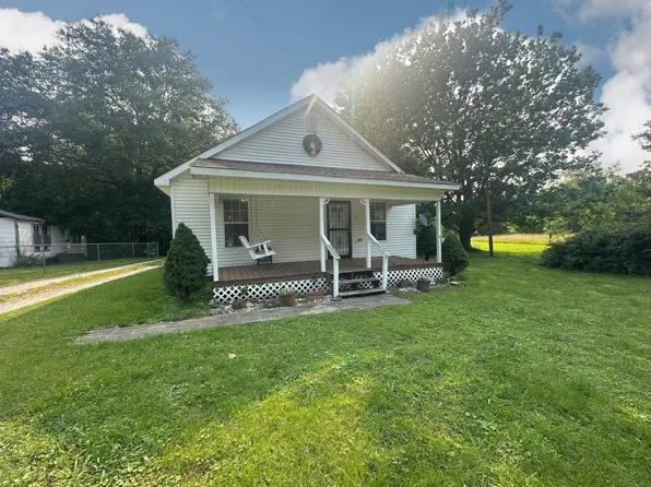 130 Post Oak Ave, Camden, TN 38320