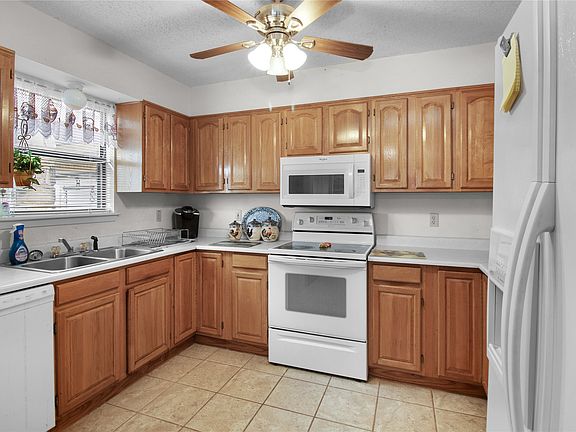 4th image of 2102 County Road 233