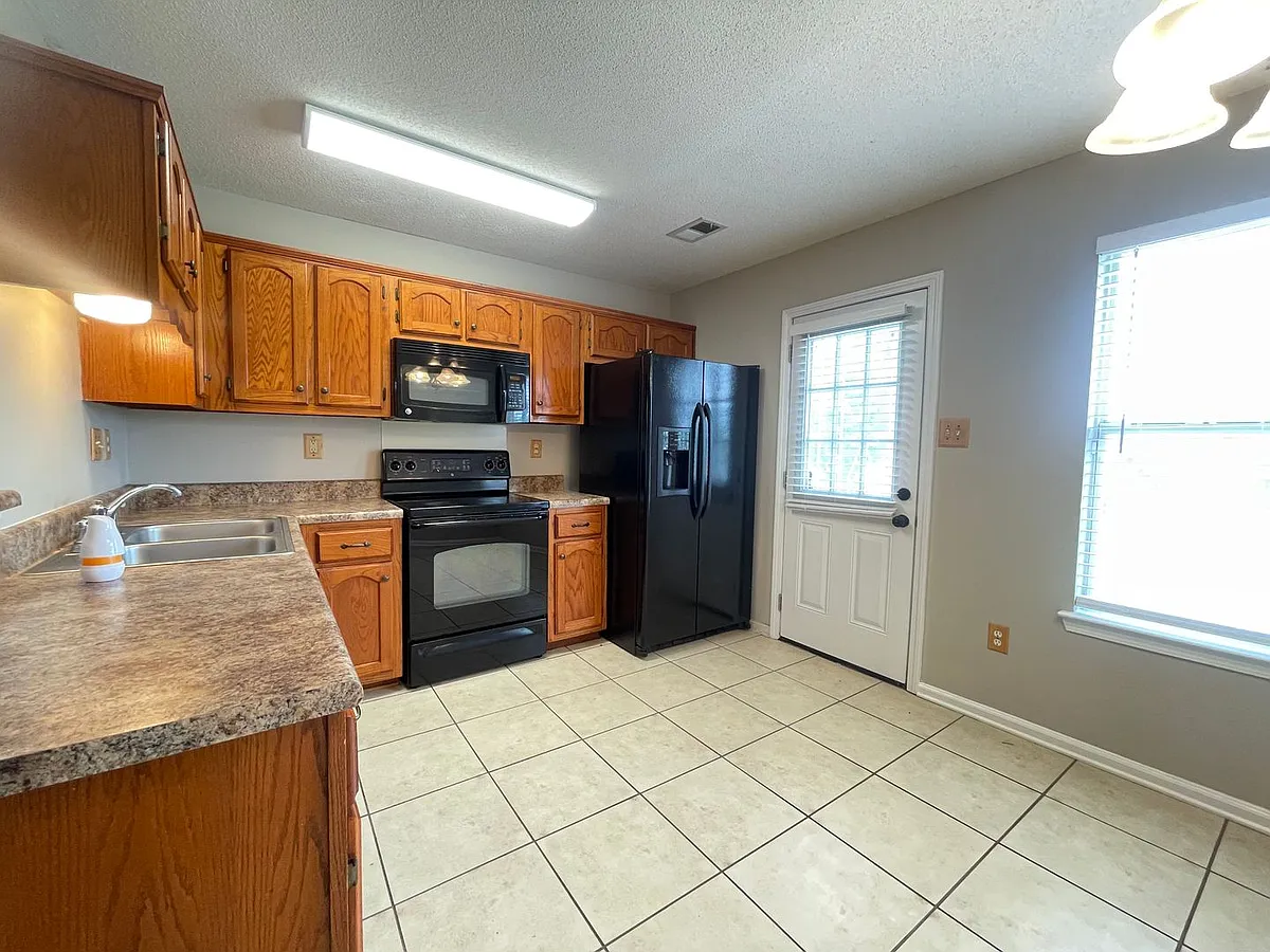 Building Photo - 5570 Kaitlyn Dr