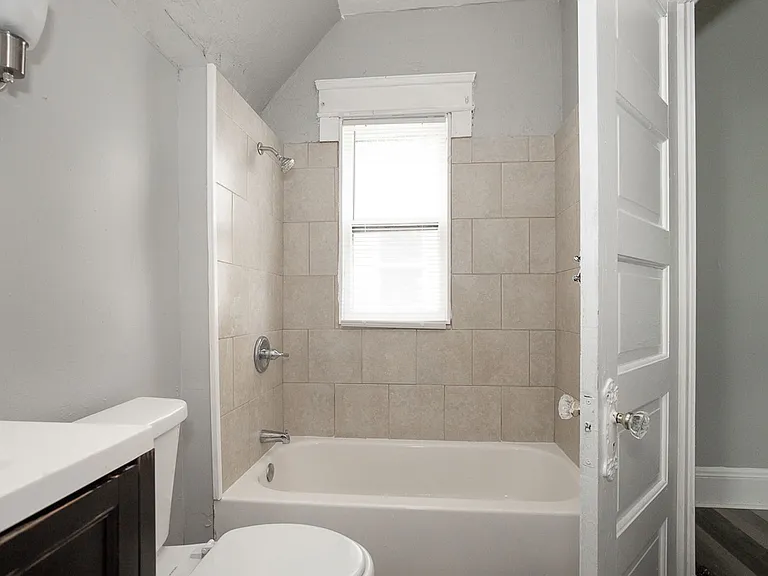 3910 Carlyle Ave — Photo 22