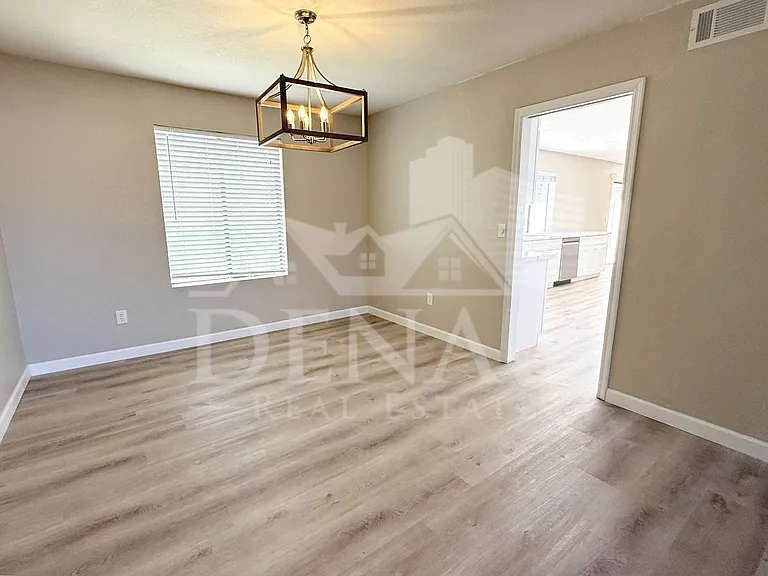 1529 E Edgewater Dr — Photo 4