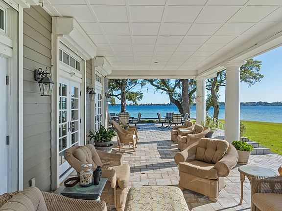 5th image of 11 Paradise Point Rd