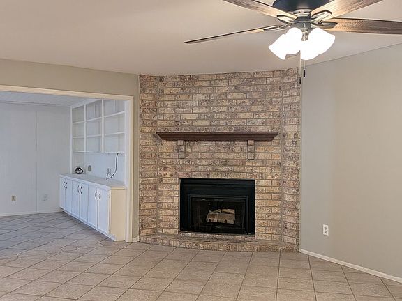 2nd image of 976 Sunmeadow Dr