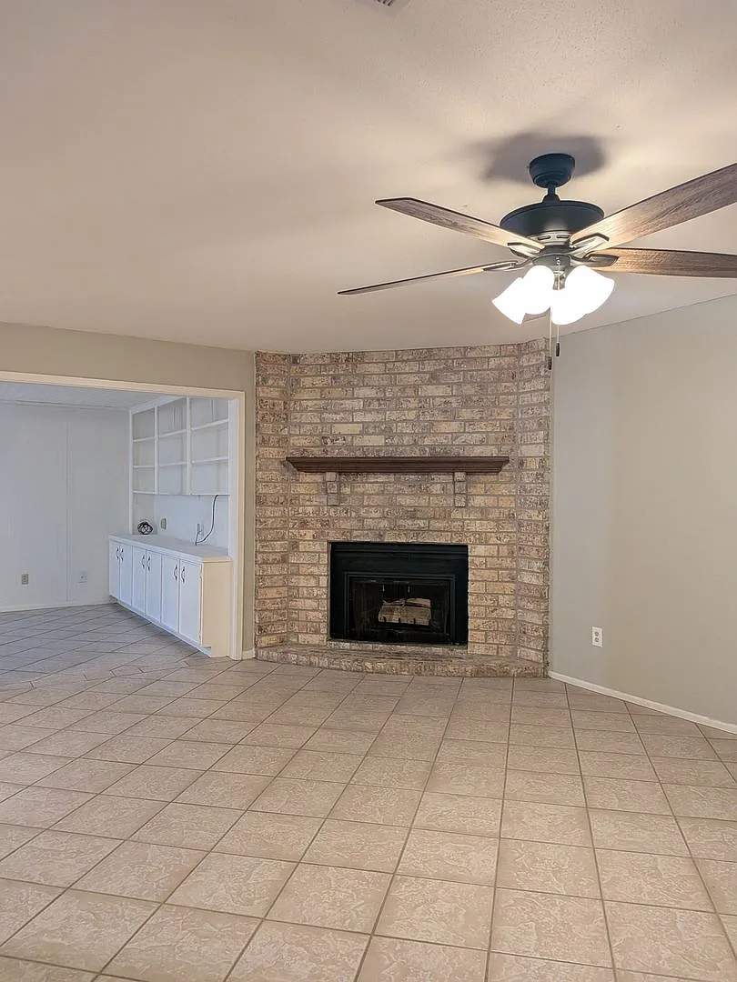 Building Photo - 976 Sunmeadow Dr